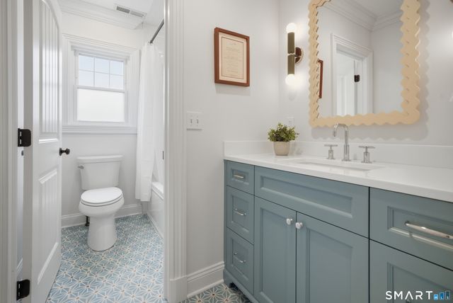 570 Unquowa Road, Fairfield, CT 06824