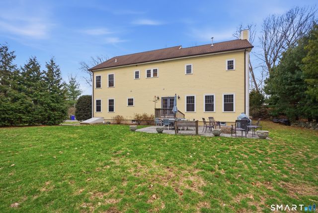 570 Unquowa Road, Fairfield, CT 06824