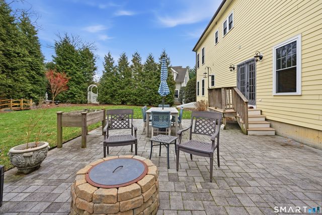 570 Unquowa Road, Fairfield, CT 06824