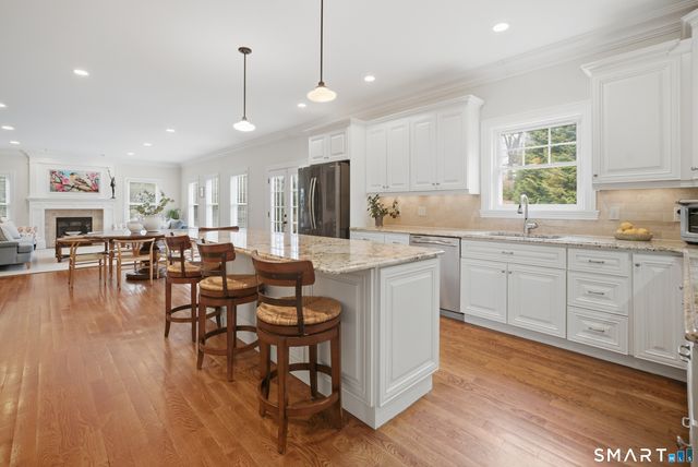 570 Unquowa Road, Fairfield, CT 06824