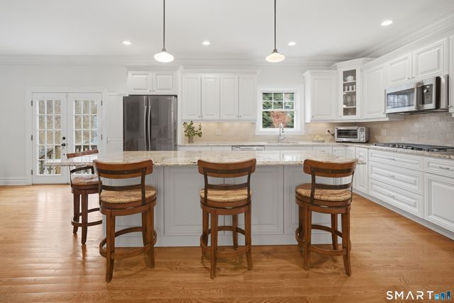 570 Unquowa Road, Fairfield, CT 06824