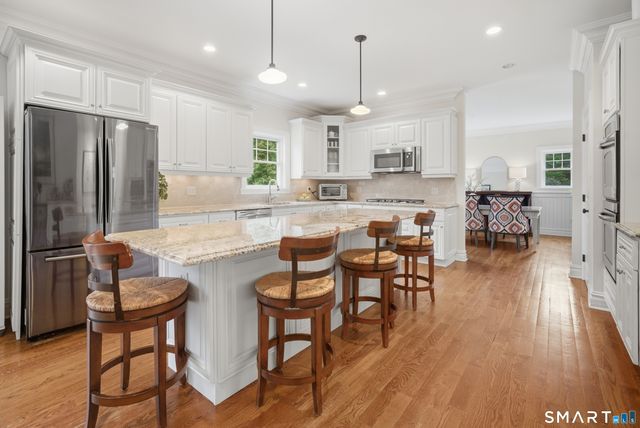 570 Unquowa Road, Fairfield, CT 06824