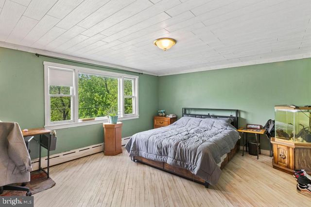 1644 MOSELEM RD, Hamburg, PA 19526