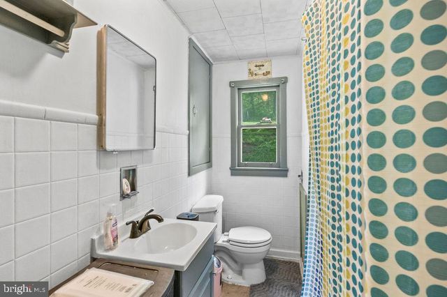 1644 MOSELEM RD, Hamburg, PA 19526