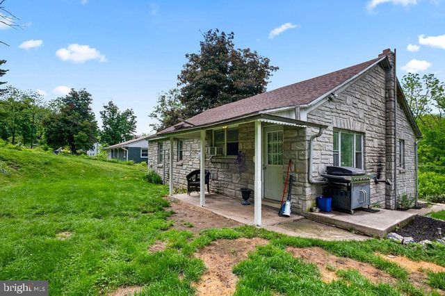 1644 MOSELEM RD, Hamburg, PA 19526