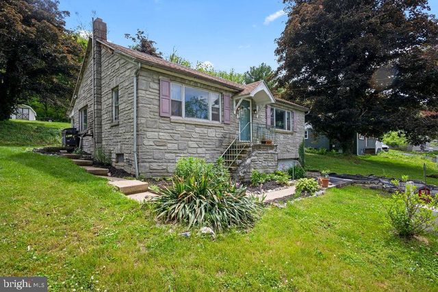 1644 MOSELEM RD, Hamburg, PA 19526