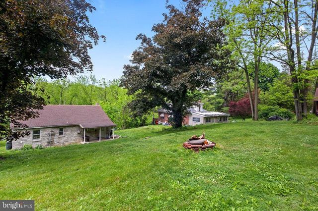1644 MOSELEM RD, Hamburg, PA 19526