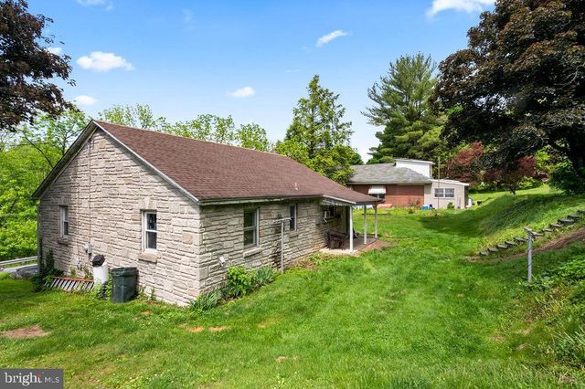 1644 MOSELEM RD, Hamburg, PA 19526