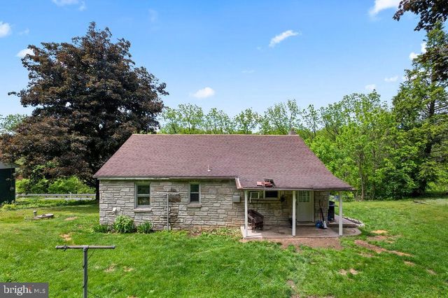 1644 MOSELEM RD, Hamburg, PA 19526