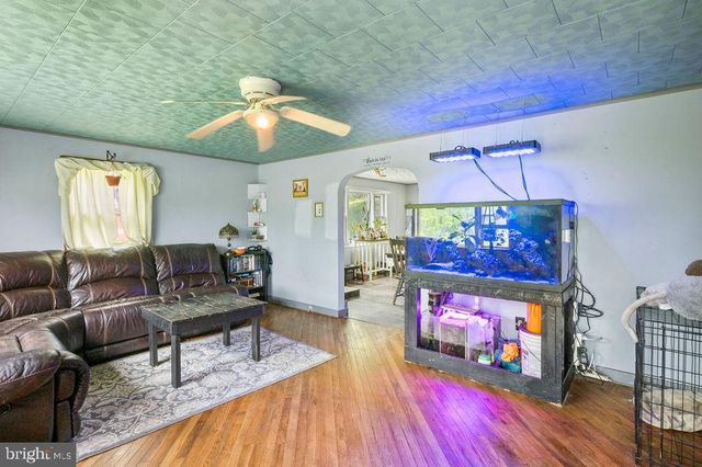 1644 MOSELEM RD, Hamburg, PA 19526