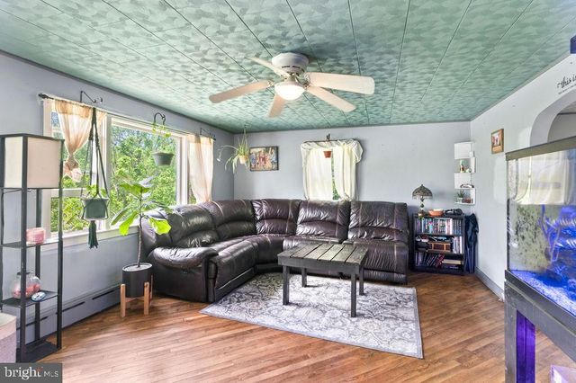 1644 MOSELEM RD, Hamburg, PA 19526