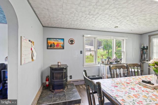 1644 MOSELEM RD, Hamburg, PA 19526