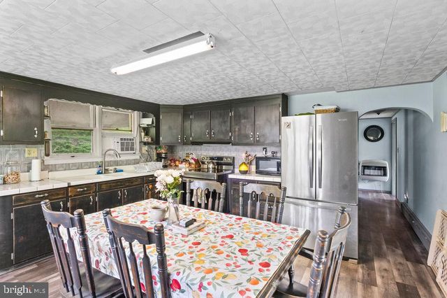 1644 MOSELEM RD, Hamburg, PA 19526