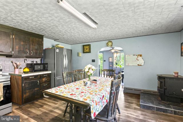 1644 MOSELEM RD, Hamburg, PA 19526