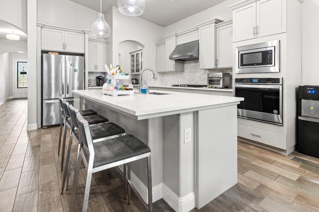 2785 N Armstrong Avenue, Fresno, CA 93727