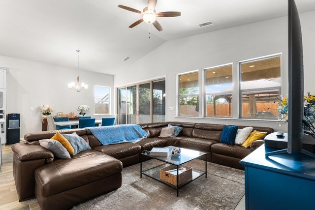 2785 N Armstrong Avenue, Fresno, CA 93727