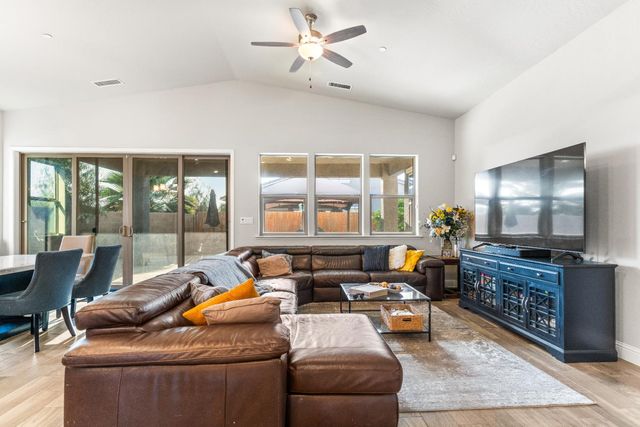 2785 N Armstrong Avenue, Fresno, CA 93727