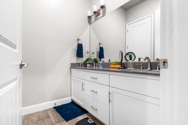 2785 N Armstrong Avenue, Fresno, CA 93727