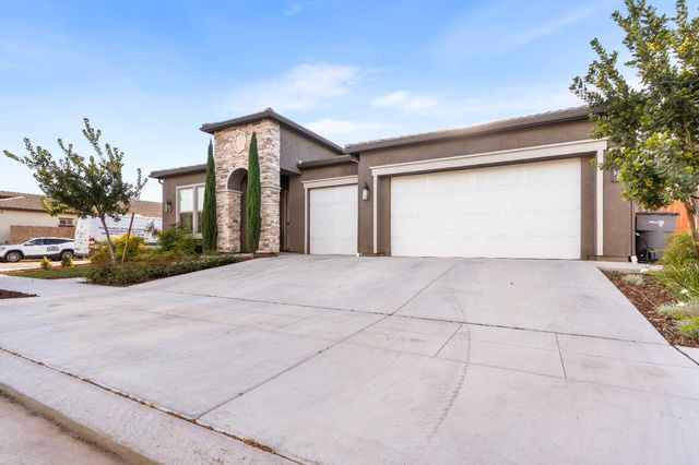 2785 N Armstrong Avenue, Fresno, CA 93727