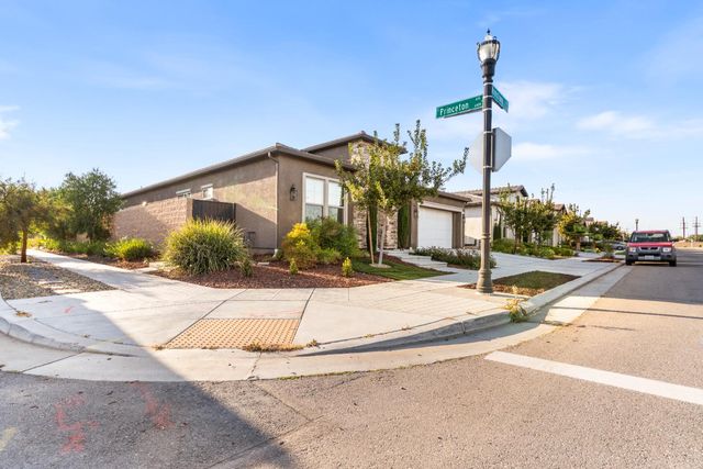 2785 N Armstrong Avenue, Fresno, CA 93727