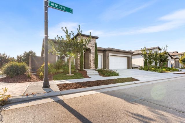 2785 N Armstrong Avenue, Fresno, CA 93727