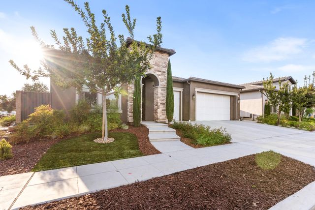 2785 N Armstrong Avenue, Fresno, CA 93727