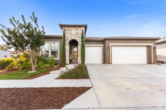 2785 N Armstrong Avenue, Fresno, CA 93727