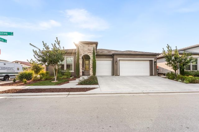 2785 N Armstrong Avenue, Fresno, CA 93727