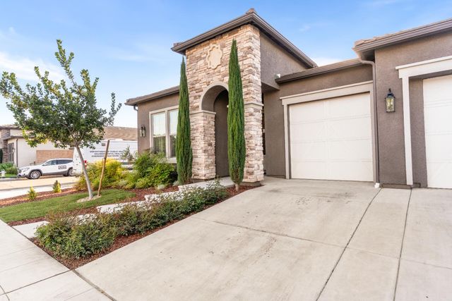 2785 N Armstrong Avenue, Fresno, CA 93727