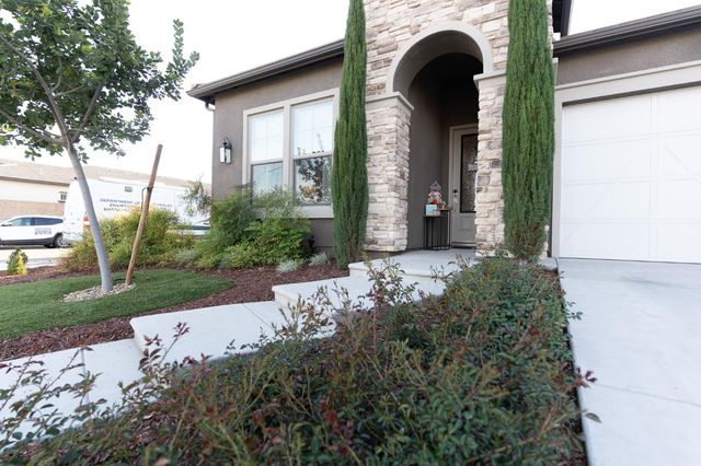 2785 N Armstrong Avenue, Fresno, CA 93727