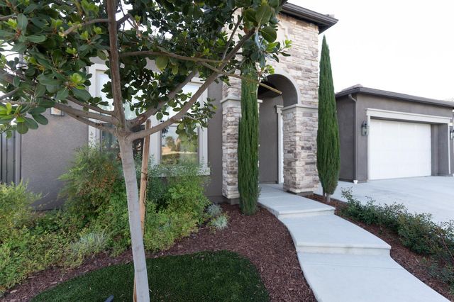 2785 N Armstrong Avenue, Fresno, CA 93727