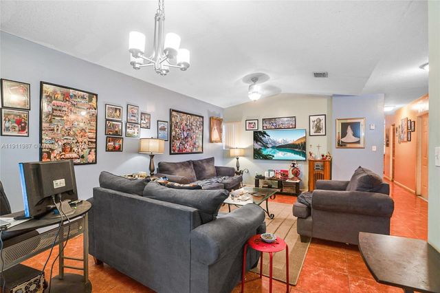 10058 SW 156th Ct, Miami, FL 33196