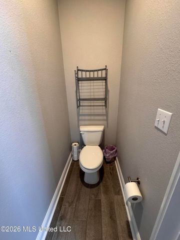 1000 Pelican Cove, Ocean Springs, MS 39564