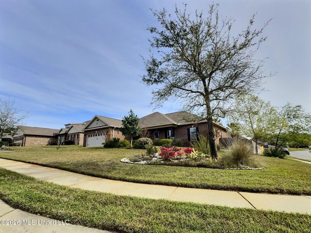 1000 Pelican Cove, Ocean Springs, MS 39564