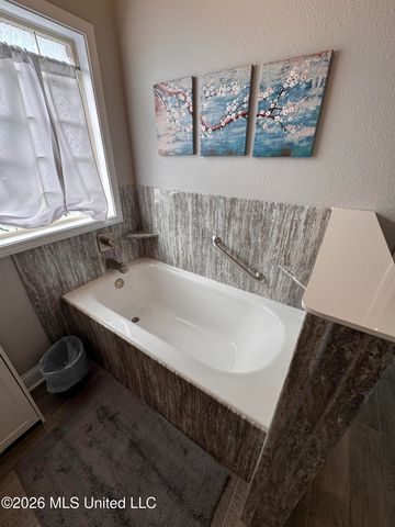 1000 Pelican Cove, Ocean Springs, MS 39564