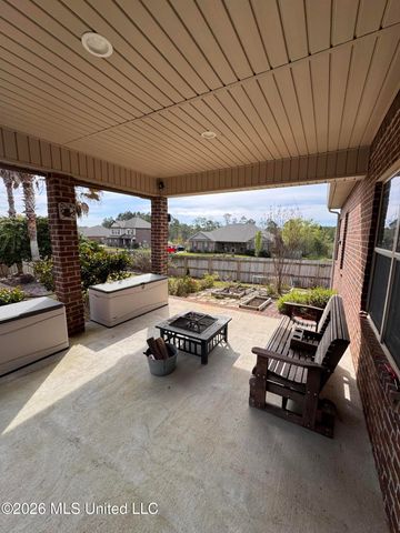 1000 Pelican Cove, Ocean Springs, MS 39564