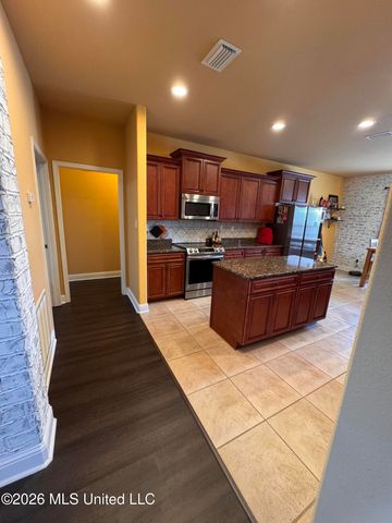 1000 Pelican Cove, Ocean Springs, MS 39564