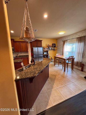 1000 Pelican Cove, Ocean Springs, MS 39564