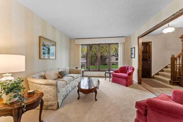 10725 34th Avenue N, Plymouth, MN 55441