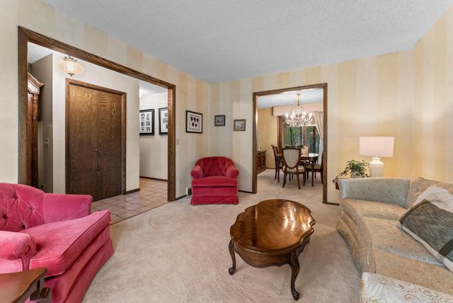 10725 34th Avenue N, Plymouth, MN 55441