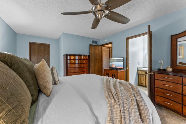 10725 34th Avenue N, Plymouth, MN 55441