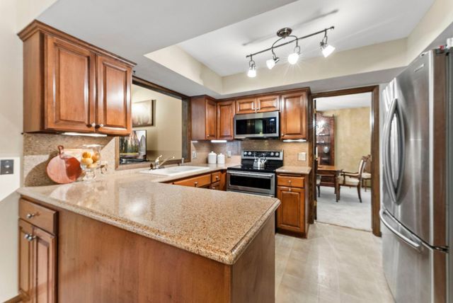 10725 34th Avenue N, Plymouth, MN 55441