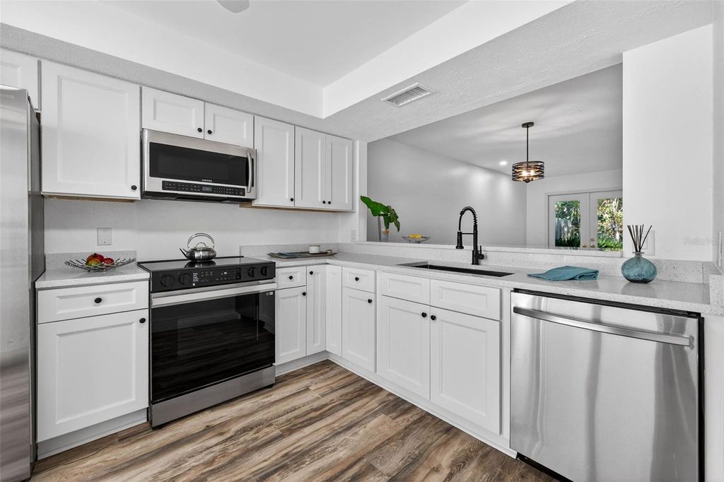 Image 8 of property listing at 5300 BAYSHORE BOULEVARD C6, Tampa, FL 33611