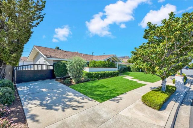 1016 Castlegate Lane, North Tustin, CA 92705