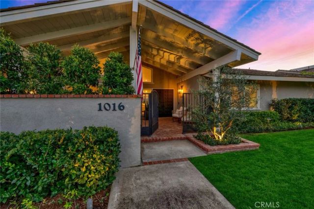 1016 Castlegate Lane, North Tustin, CA 92705