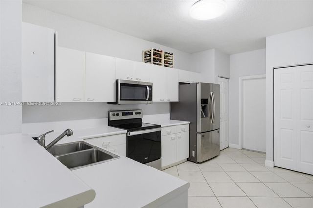 2132 Bahia Ln, Weston, FL 33327