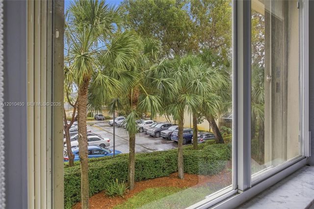 2132 Bahia Ln, Weston, FL 33327