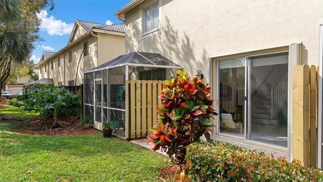 2132 Bahia Ln, Weston, FL 33327