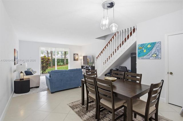 2132 Bahia Ln, Weston, FL 33327
