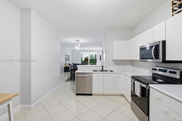 2132 Bahia Ln, Weston, FL 33327